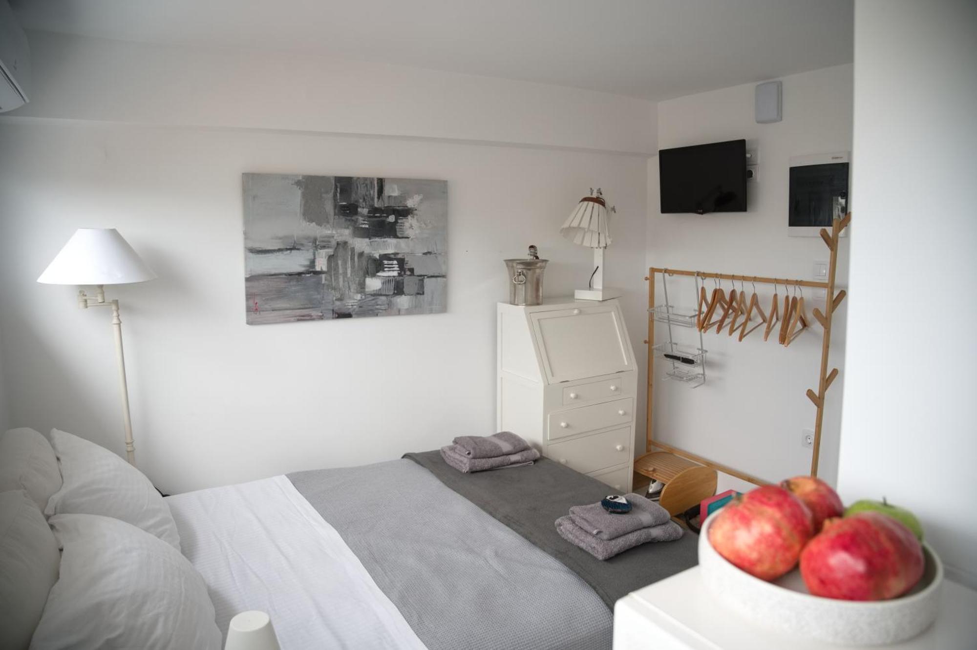 Central Aesthetic Studio With Panoramic Views Patras Esterno foto